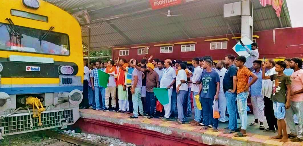 Chhapra News : लखनऊ से छपरा तक 13 फेरे लगायेगी वंदेभारत स्पेशल ट्रेन