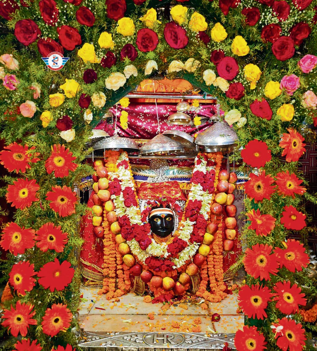 Gopalganj News  : थावे में मां सिंहासनी के दर्शन के लिए लगी रहीं भक्तों की कतारें, जयकारे से गूंजा थावे