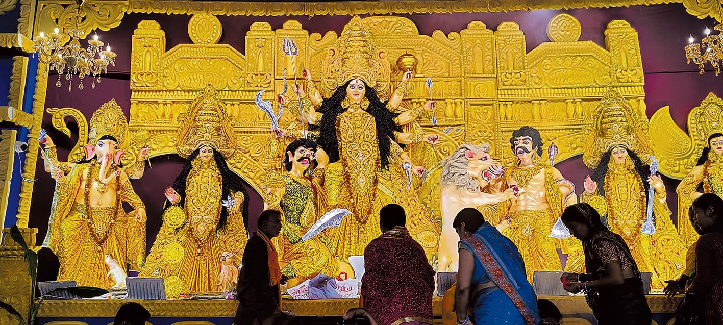 Gopalganj News  : प्यारा सजा है तेरा द्वार भवानी, भक्तों की लगी है कतार...