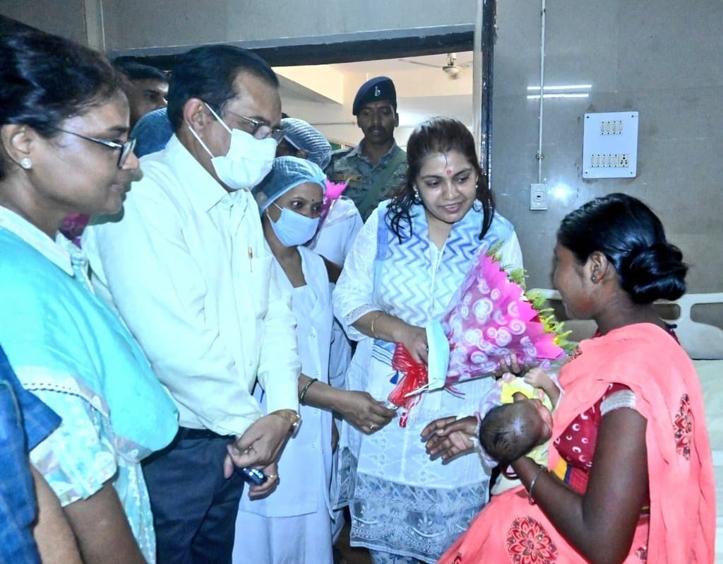 Bokaro News: आपके घर बेटी आईं हैं, खुशियां मनाएं : उपायुक्त