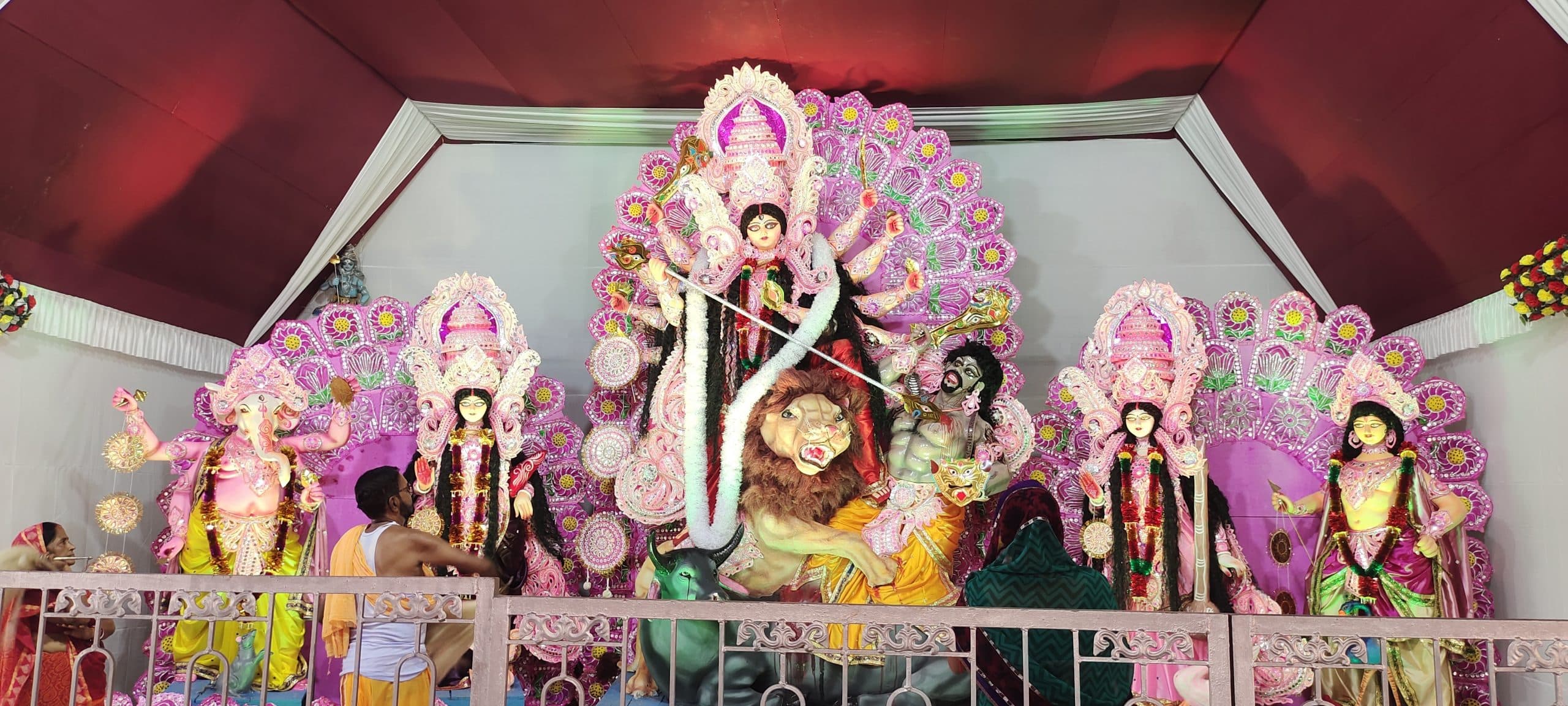 Giridih News:खुले पूजा पंडाल के पट, उमड़े श्रद्धालु