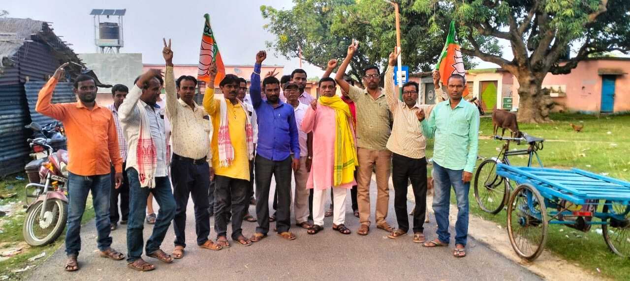 भाजपाइयों ने हरियाणा विस चुनाव जीतने पर जतायी खुशी