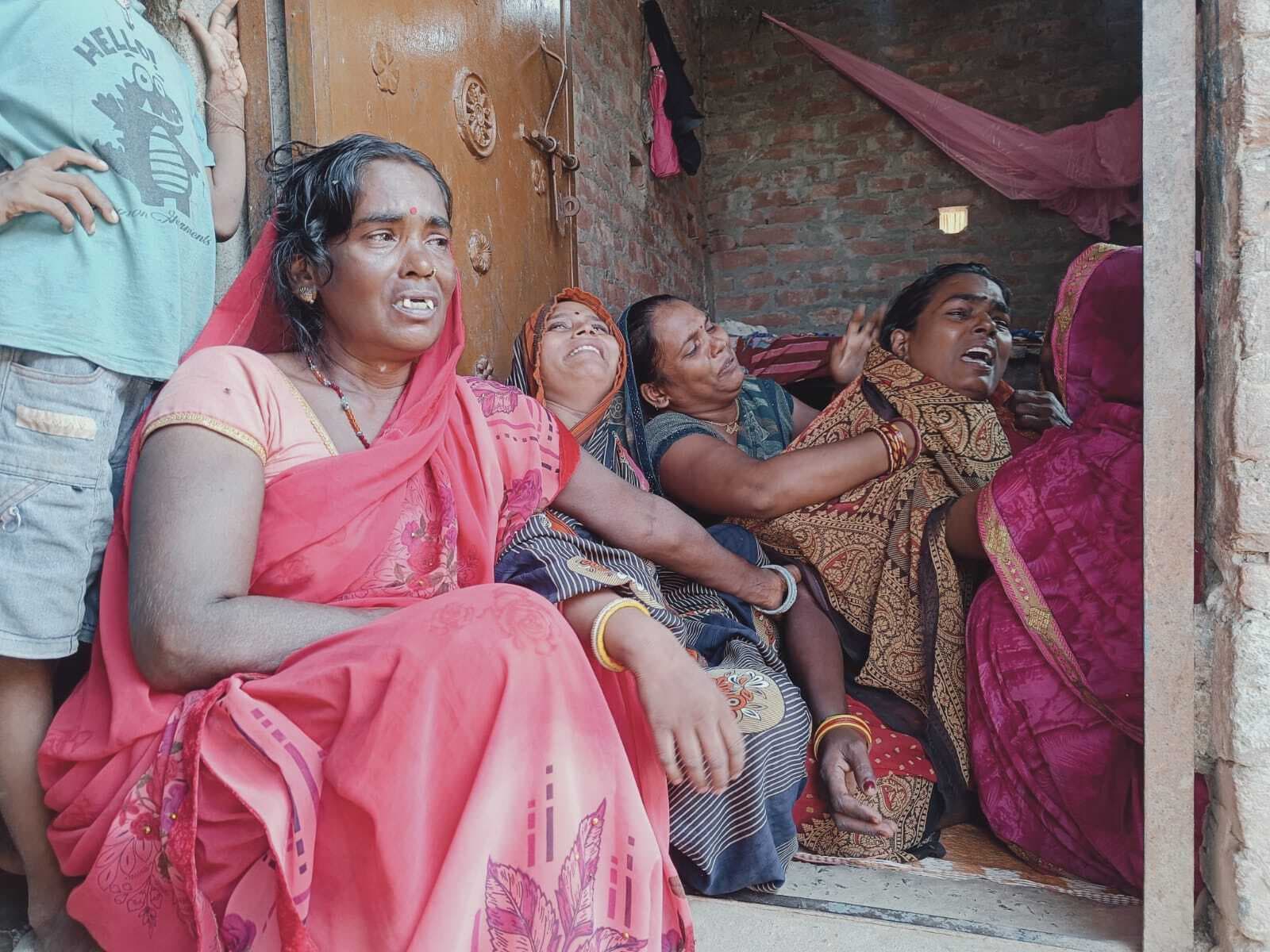 दो भाइयों की हत्या से परिजनों में पसरा मातम