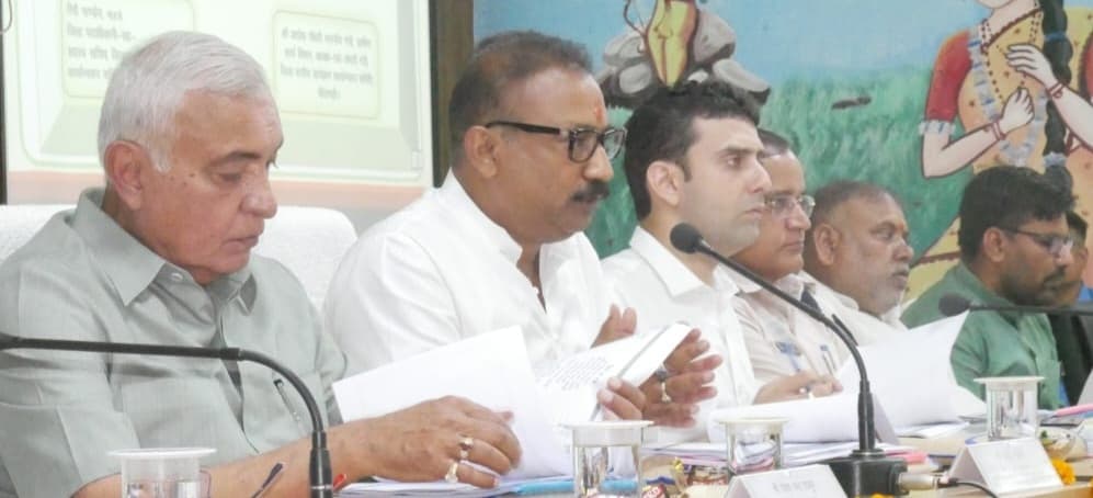 सरकार की योजनाओं से जनता को करें लाभान्वित