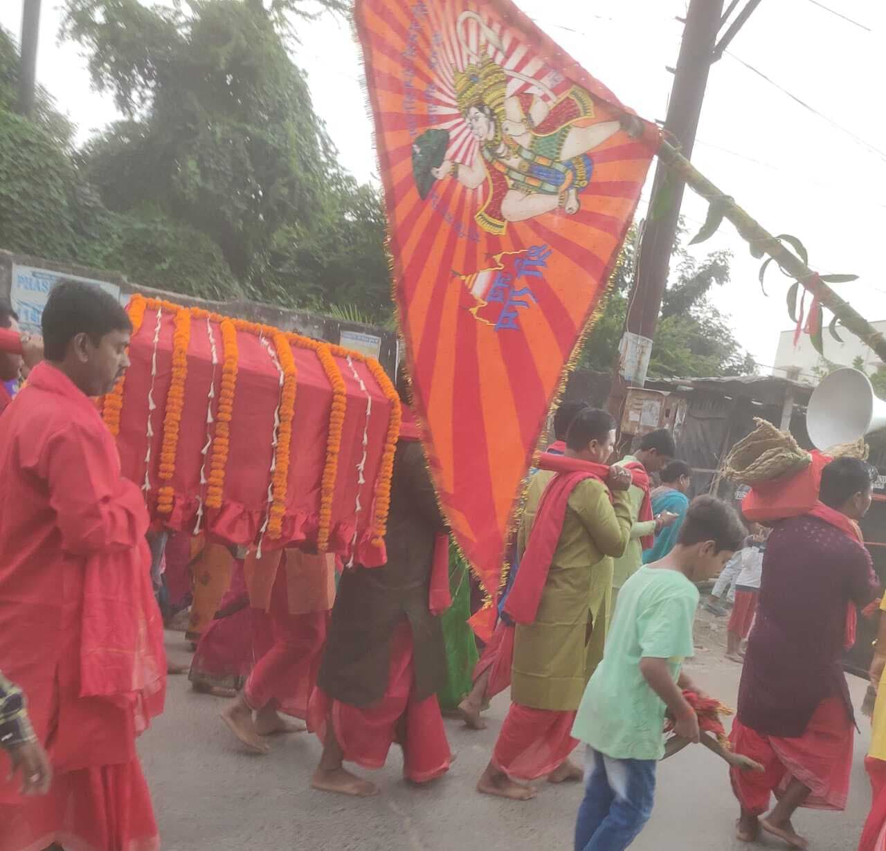 Darbhanga News: जयकारे एवं घड़ीघंट के मधुर ध्वनि से गूंज उठा शहर का कोना-कोना