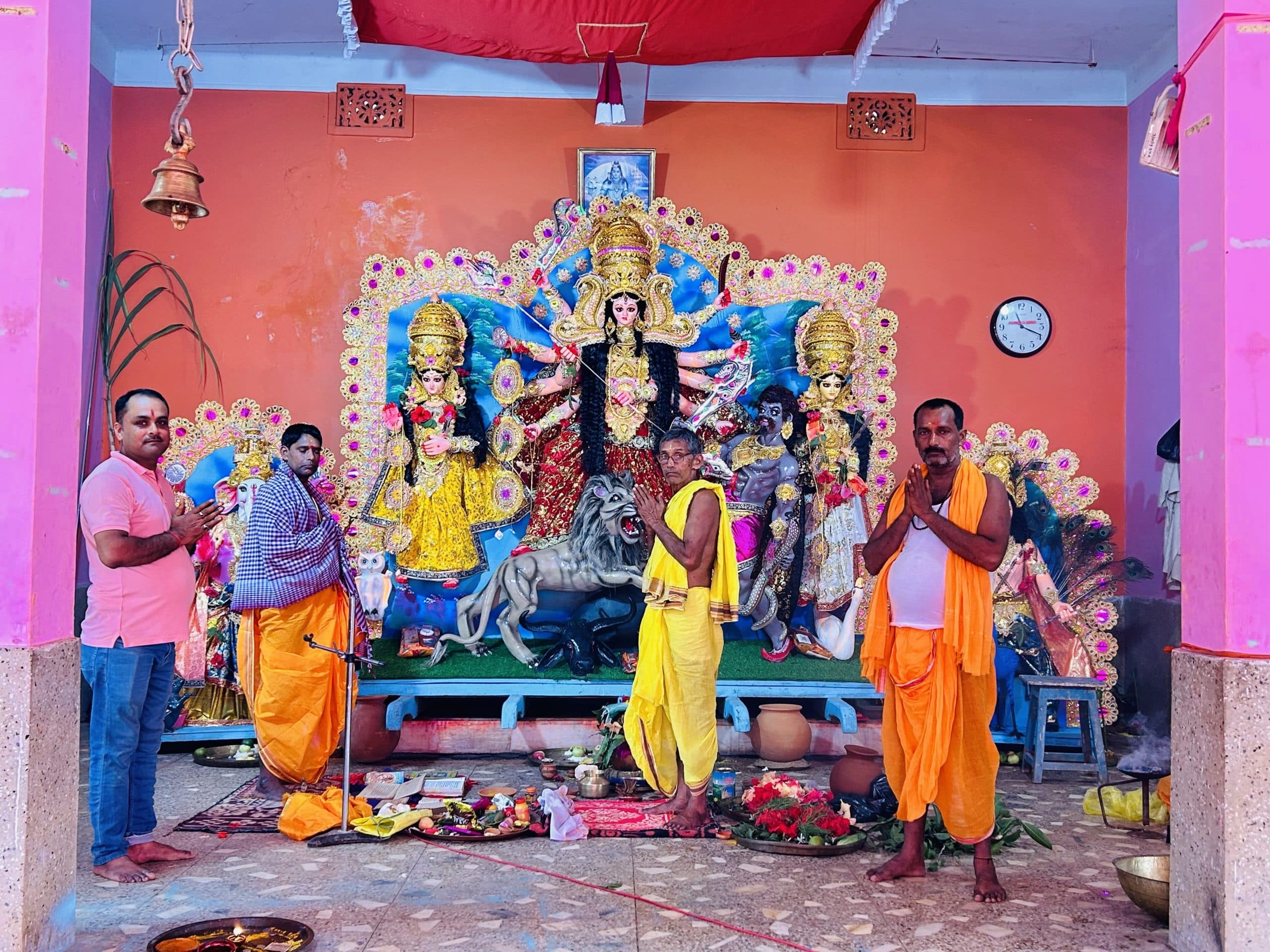 Giridih News:पूजा व आरती में उमड़ रही श्रद्धालुओं की भीड़