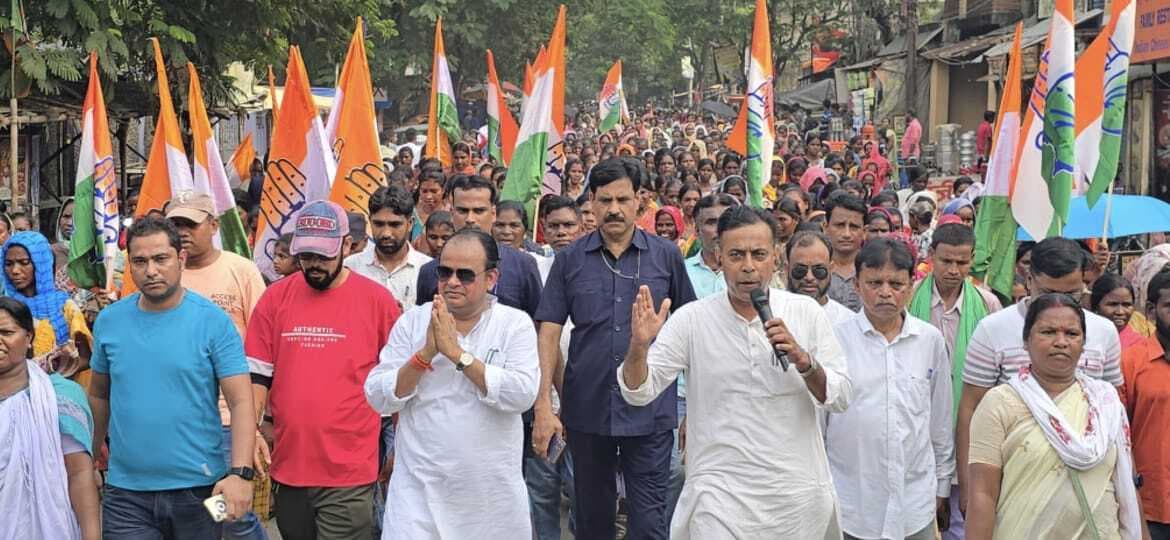 मंत्री डॉ इरफान ने जरूतमंदों के बीच बांटे वस्त्र