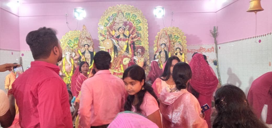 महासप्तमी पर नवपत्रिका को लाया गया मंदिर, हुई पूजा