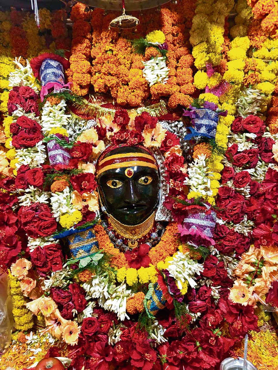 Gopalganj News  : मां सिंहासनी को चढ़ाया महाभोग का प्रसाद, सप्तमी-अष्टमी महायोग के बीच भक्तों ने किये मां के दिव्य दर्शन