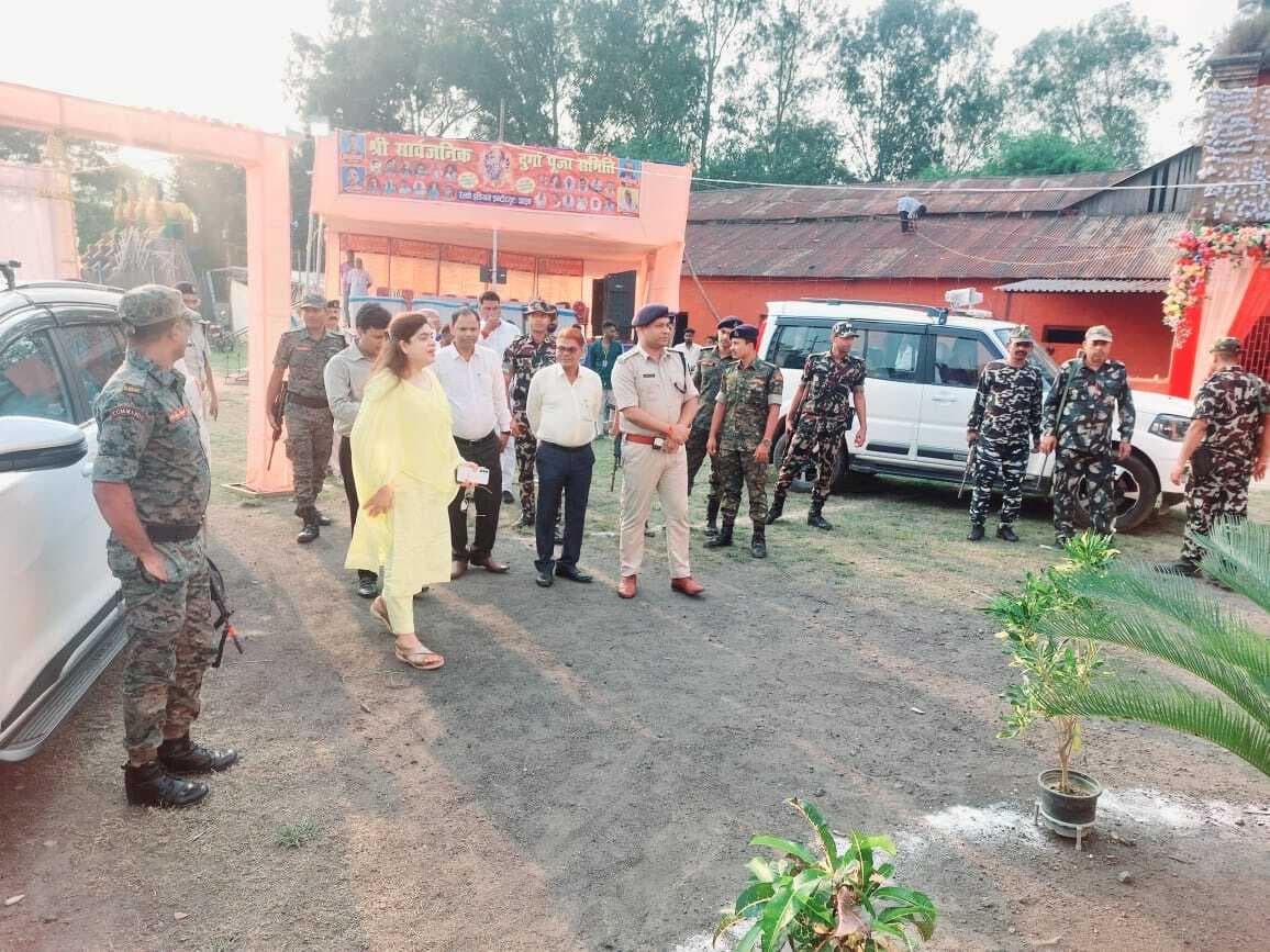 Jamui News : जिलाधिकारी ने शहर के सभी पूजा पंडालों व मूर्ति विसर्जन स्थल का लिया जायजा