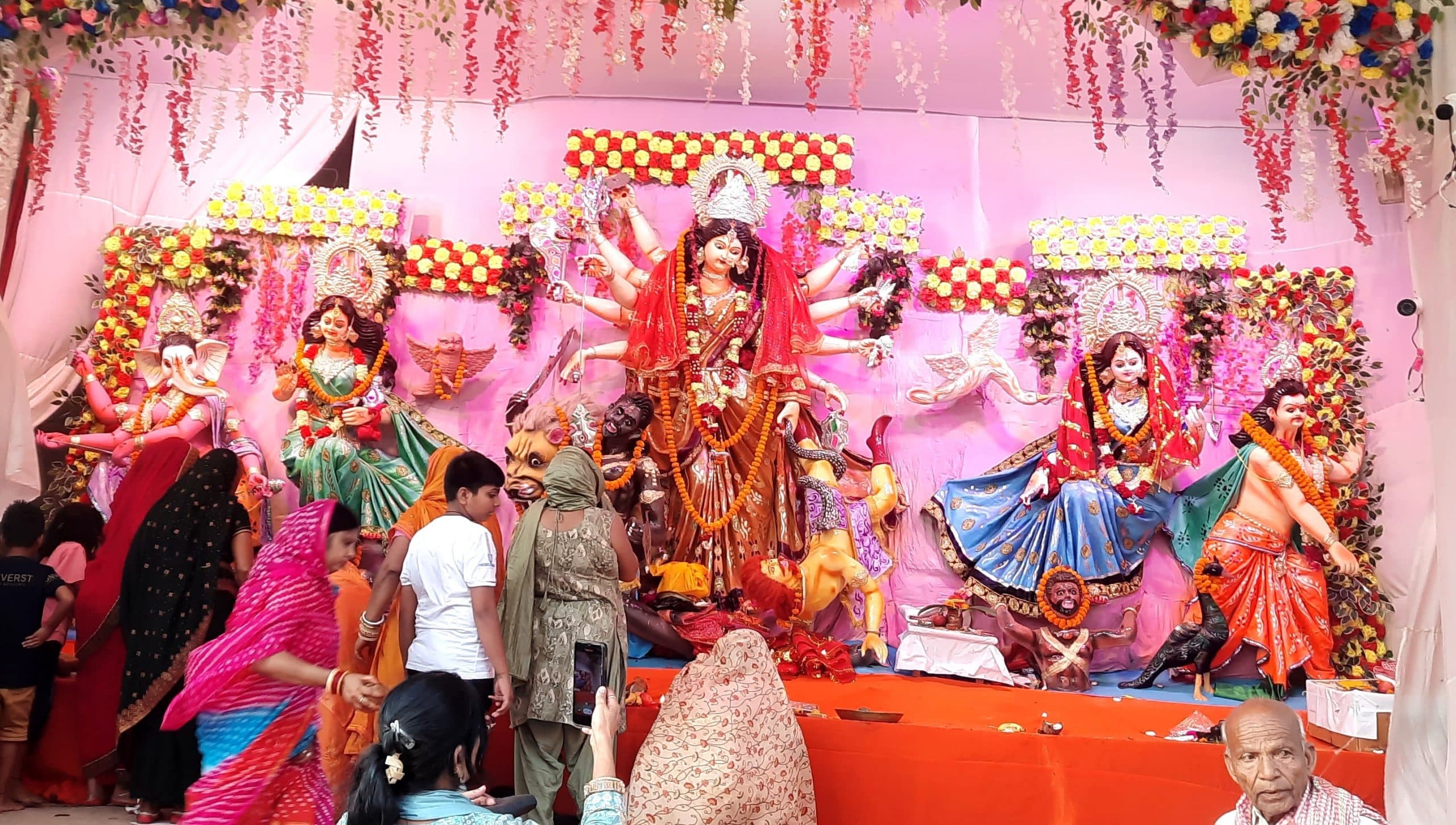 चलो बुलावा आया है, मात ने बुलाया है...