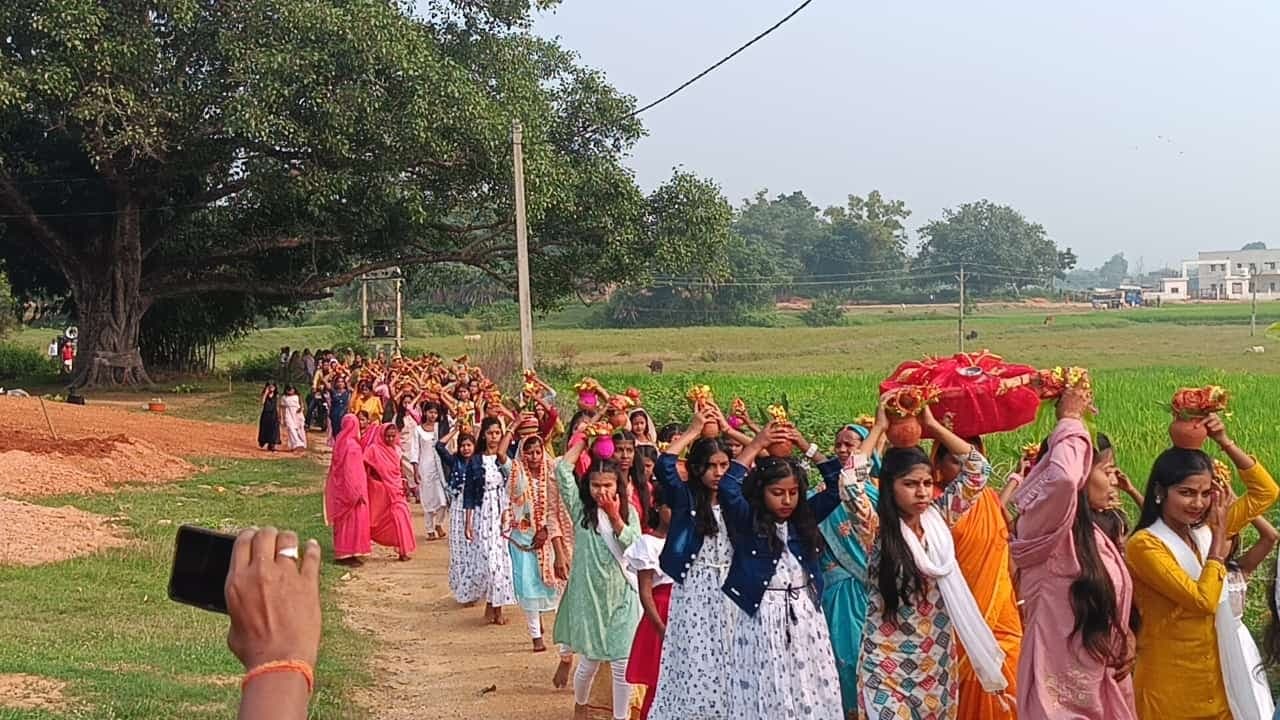 Giridih News:माता के जयकारा से गूंज उठे ग्रामीण क्षेत्र