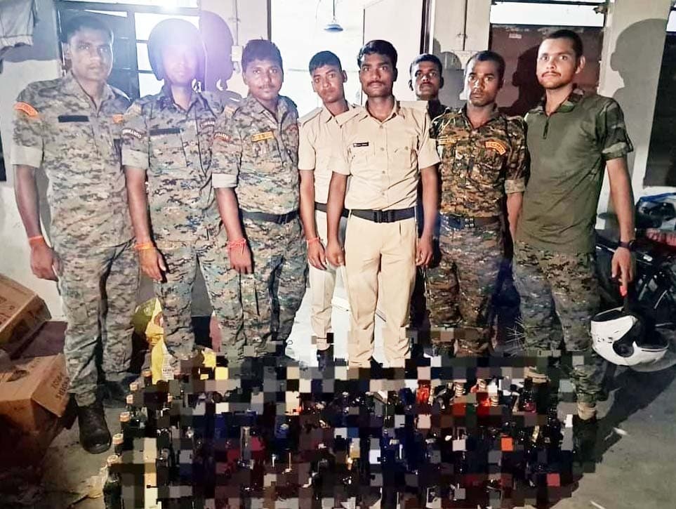 लॉज से 53.250 लीटर विदेशी शराब बरामद, आरोपी फरार