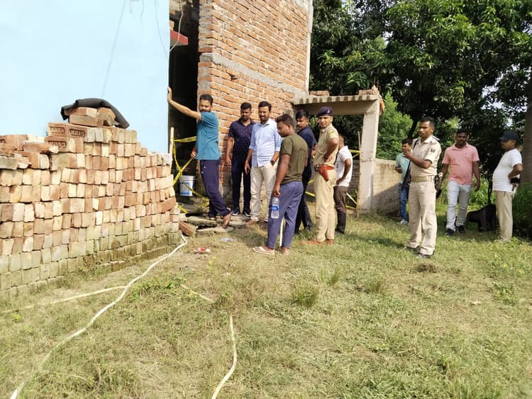 मध्य रात्रि में घर में घुसकर युवक की हत्या,एक जख्मी