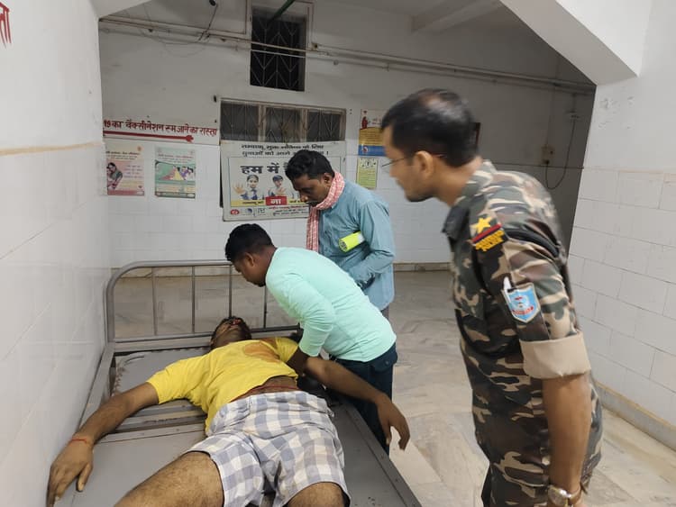 डिवाइडर से टकरायी तेज रफ्तार बाइक, हादसे में एक की मौत