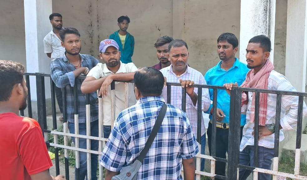 मुंगेर गंगा पुल पर बाइक दुर्घटना में एक युवक की मौत, दूसरा रेफर