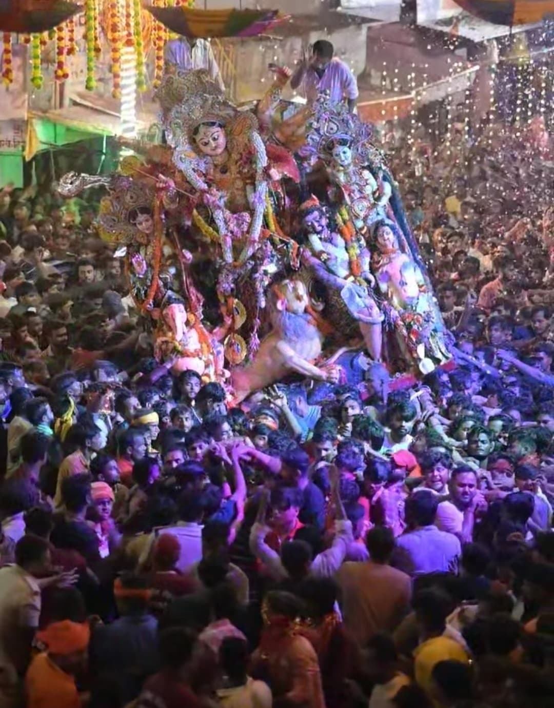 Samastipur News: श्रद्धा-भक्ति के साथ भक्तों ने मां दुर्गा को दी विदाई