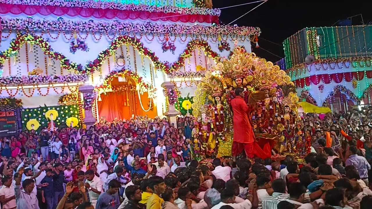 Giridih News:ग्रामीण क्षेत्र में हर्षोल्लास के साथ मना दुर्गोत्सव