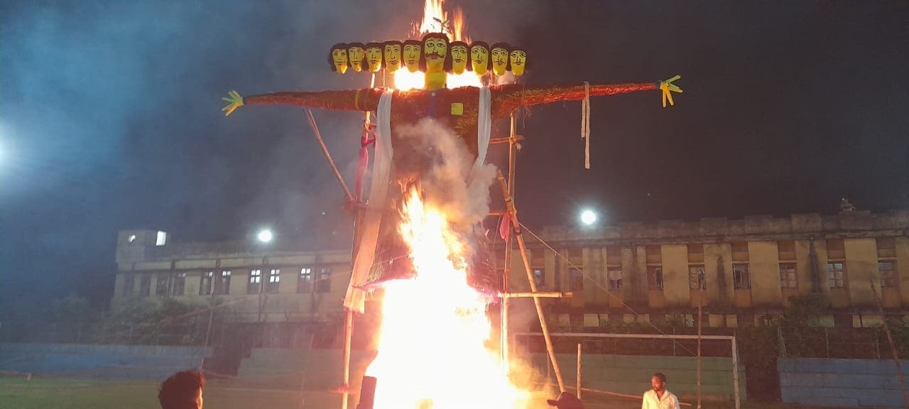 BOKARO NEWS : जगह-जगह रावण दहन, उमड़ी भीड़