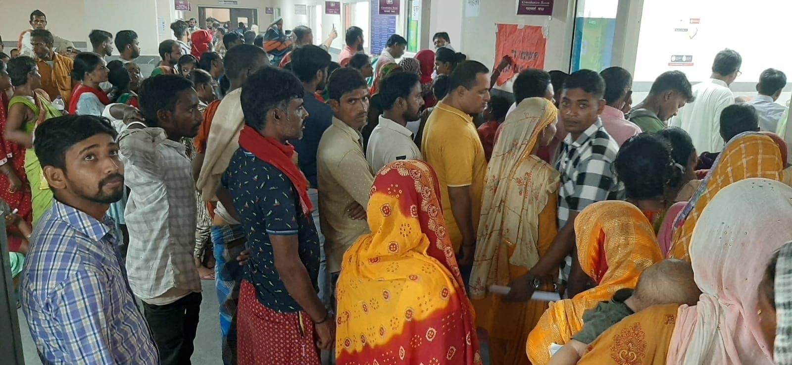 ओपीडी खुलते ही उमड़ी मरीजों की भीड़