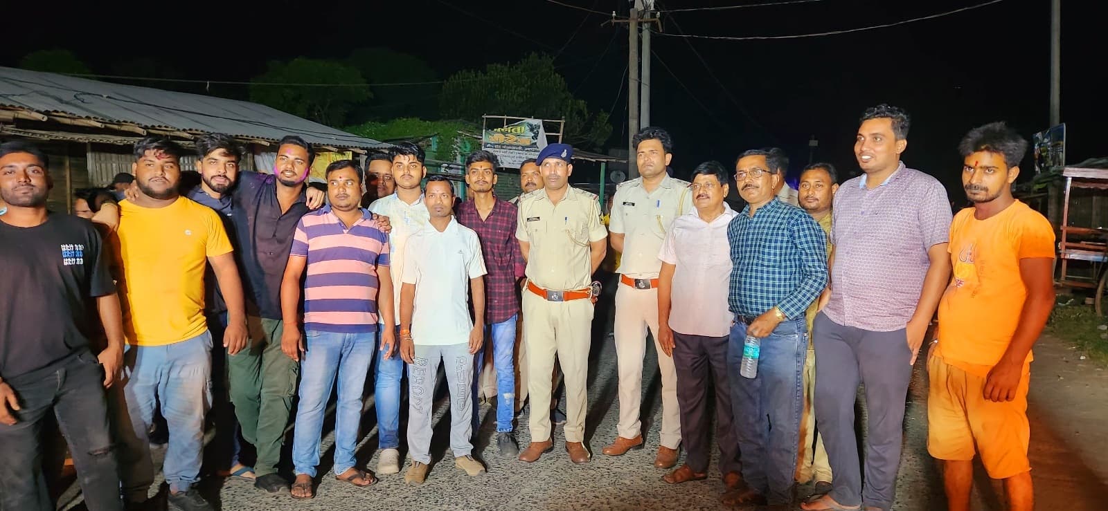 पौआखाली में नम आखों से मां दुर्गा को श्रद्धालुओं ने किया विदा, विसर्जन के दौरान सुरक्षा की थी पुख्ता व्यवस्था