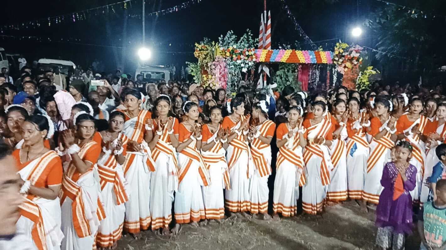 धूमधाम से मना करमा धरमा पूजा, सांस्कृतिक कार्यक्रमों में दिखी आदिवासी झलक