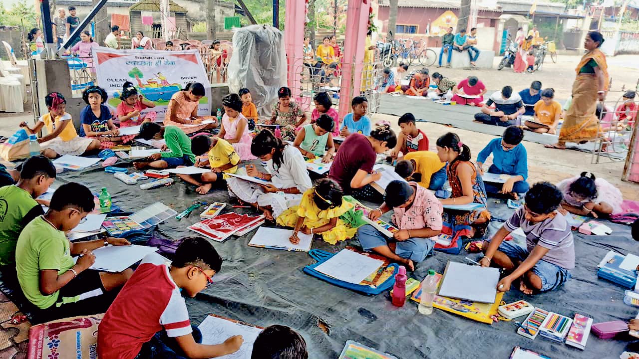 आपदा व पर्यावरण संरक्षण को लेकर आयोजित की गयी ड्रॉइंग प्रतियोगिता