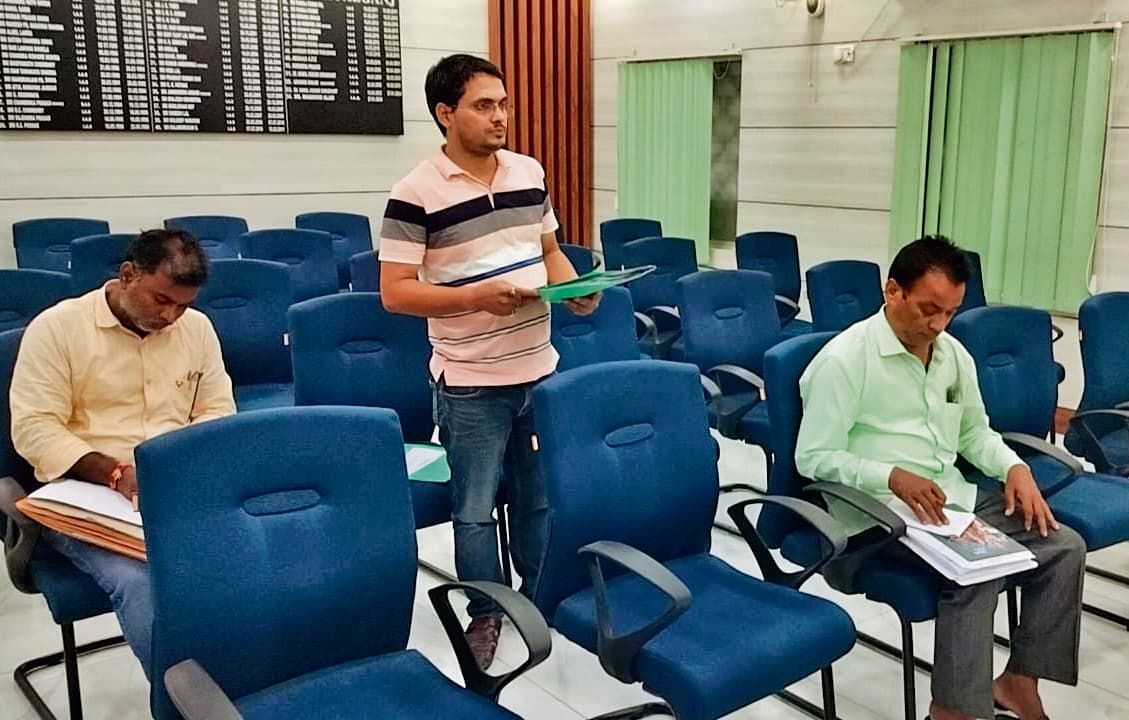 Gopalganj News  : पैक्स चुनाव में 630 बूथों पर लगभग 426747 मतदाता करेंगे वोटिंग, डीएम ने की चुनाव की तैयारियों की समीक्षा