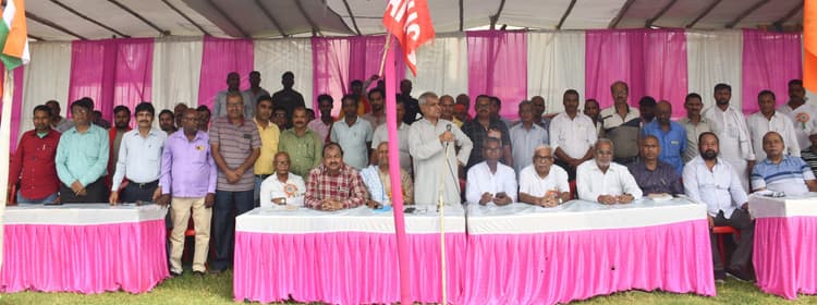 BOKARO NEWS: बोनस, एरियर सहित अन्य मांगों को लेकर ट्रेड यूनियन संयुक्त मोर्चा ने दिया महाधरना