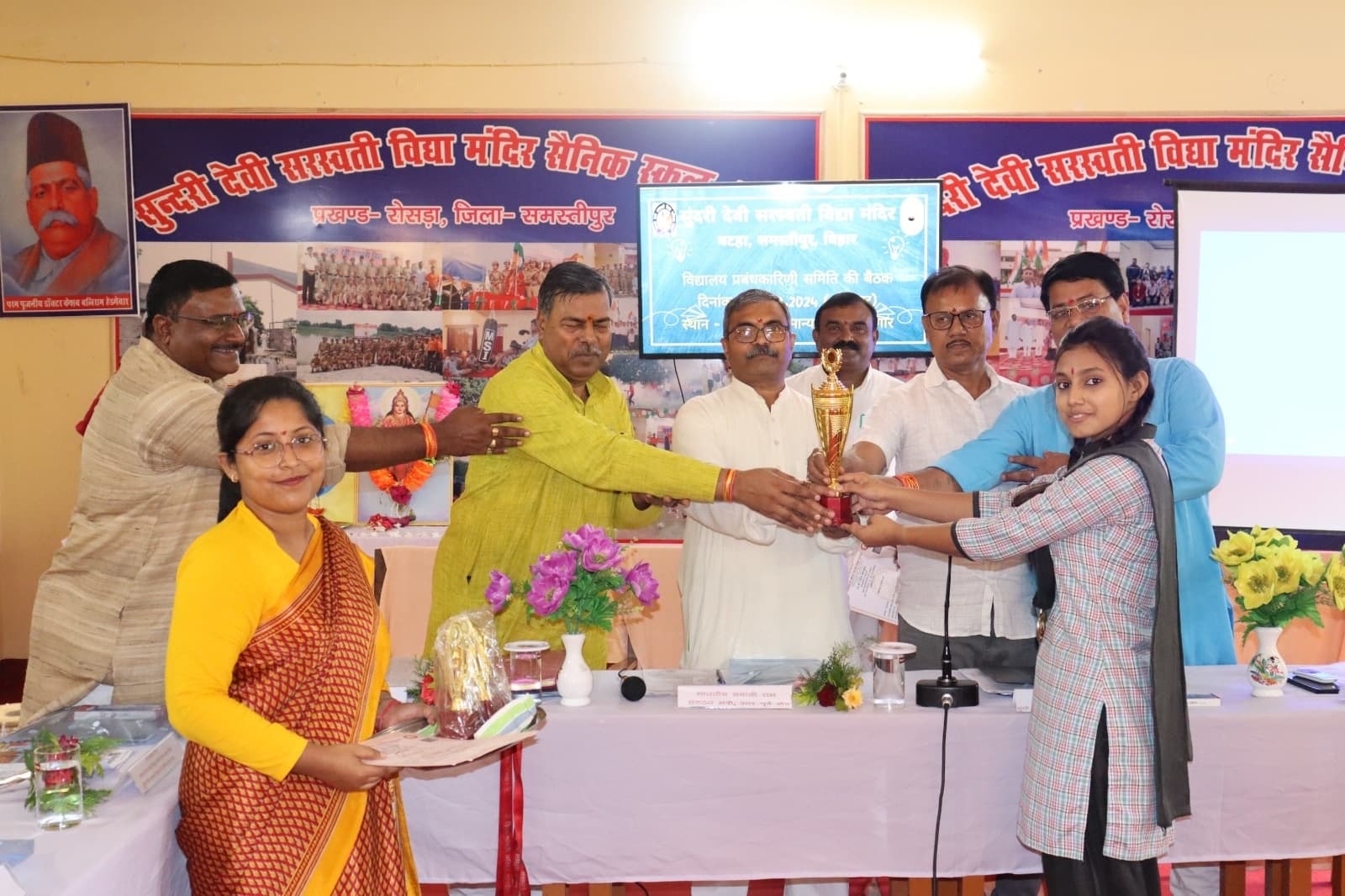 Samastipur News: कुश्ती प्रतियोगिता विजेता मनस्वी को क्षेत्रीय संगठन मंत्री ने ट्राॅफी व प्रमाण पत्र देकर किया सम्मानित