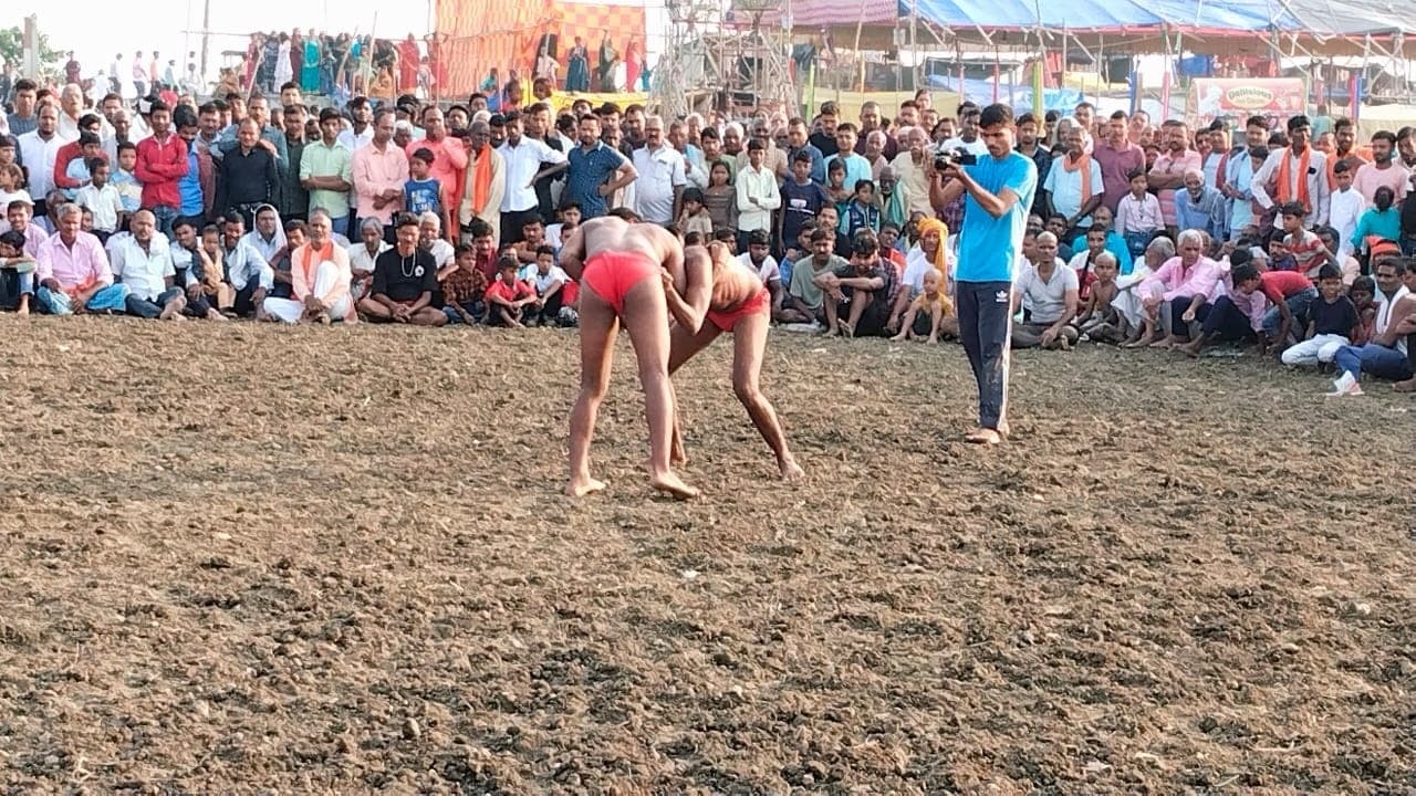 Samastipur News: दंगल प्रतियोगिता के विजेता बने महेश पहलवान