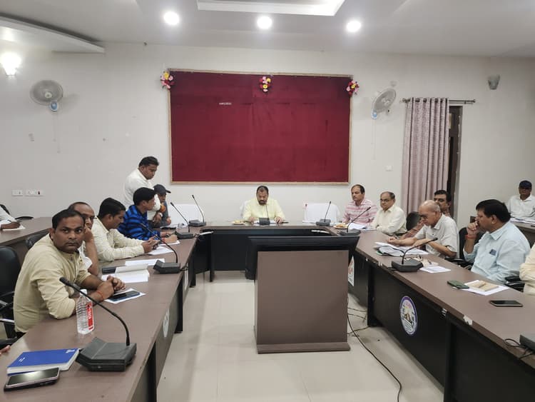 कार्य में लापरवाही, प्रभारी चिकित्सा पदाधिकारी कहरा, सलखुआ, सिमरी डीएस से पूछा स्पष्टीकरण