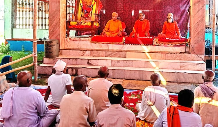 निज कर्मों के साथ सत्संग करना जरूरी : स्वामी स्वरूपानंद