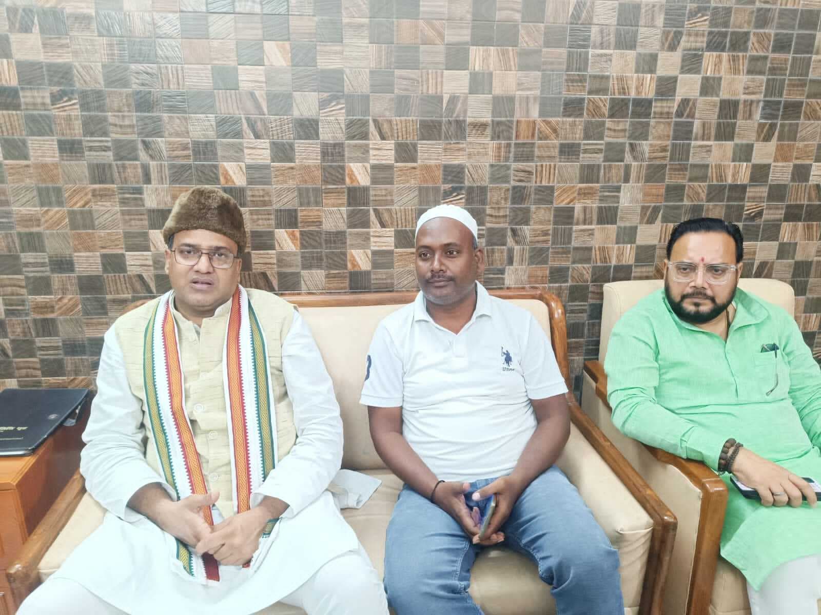 गिरीराज सिंह की बातों को कोई गंभीरता से नहीं लेता, हिंदू स्वाभिमान यात्रा बीजेपी की राजनीति का हिस्सा: शाहनवाज