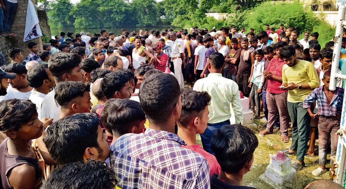 Chhapra News : मूर्ति विसर्जन के दौरान पोखर में डूबने से युवक की हुई मौत
