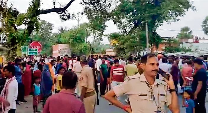 Hajipur News : ट्रक के धक्के से साइकिल सवार की मौत, हंगामा