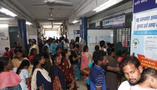 Jamshedpur News : जूनियर डॉक्टरों ने ओपीडी सेवा की बाधित, मरीजों ने किया हंगामा