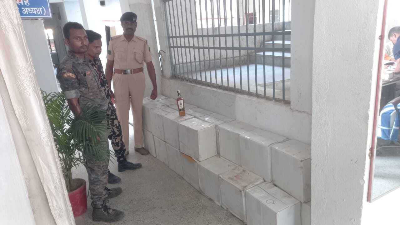 सिकंदरा पुलिस ने 29 कार्टून शराब की जब्त