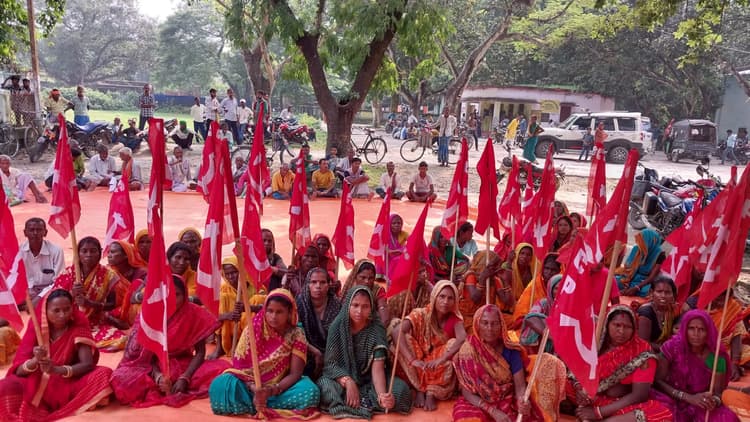 जमीन सर्वे में गड़बड़ी के खिलाफ भाकपा ने किया विरोध प्रदर्शन