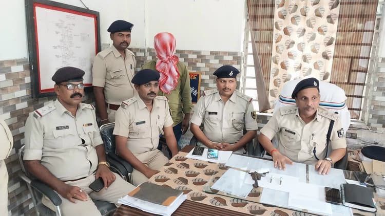 लूटकांड के मास्टरमाइंड मो एजाज हथियार के साथ गिरफ्तार