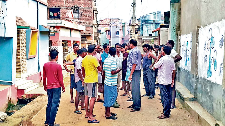 लावदोहा के चंद्रडांगा गांव में प्रतिमा विसर्जन पर तृणमूल के दो गुट भिड़े