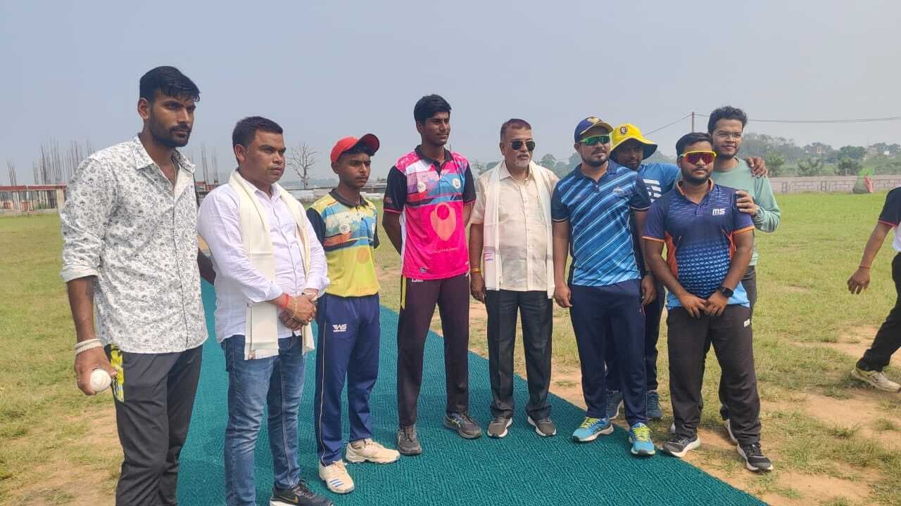 Cricket: अजय बैठा क्रिकेट टूर्नामेंट का उदघाटन, एमपी गया और रॉकमैंस जीते