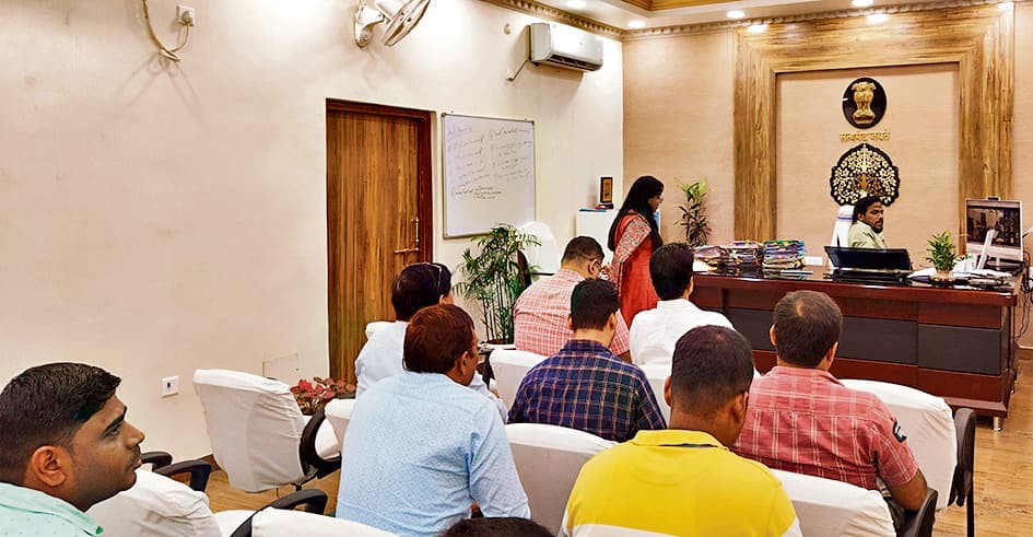 Hajipur News : पीएमइजीपी में तेजी लाने और टूरिज्म को बढ़ावा देने का निर्देश