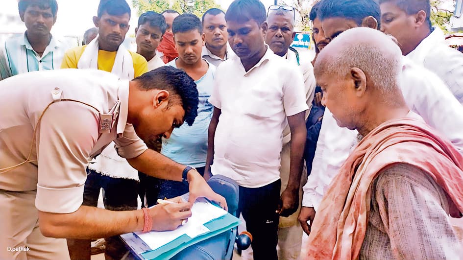 आपसी विवाद में चचेरे भाई की कुदाल से मारकर की हत्या