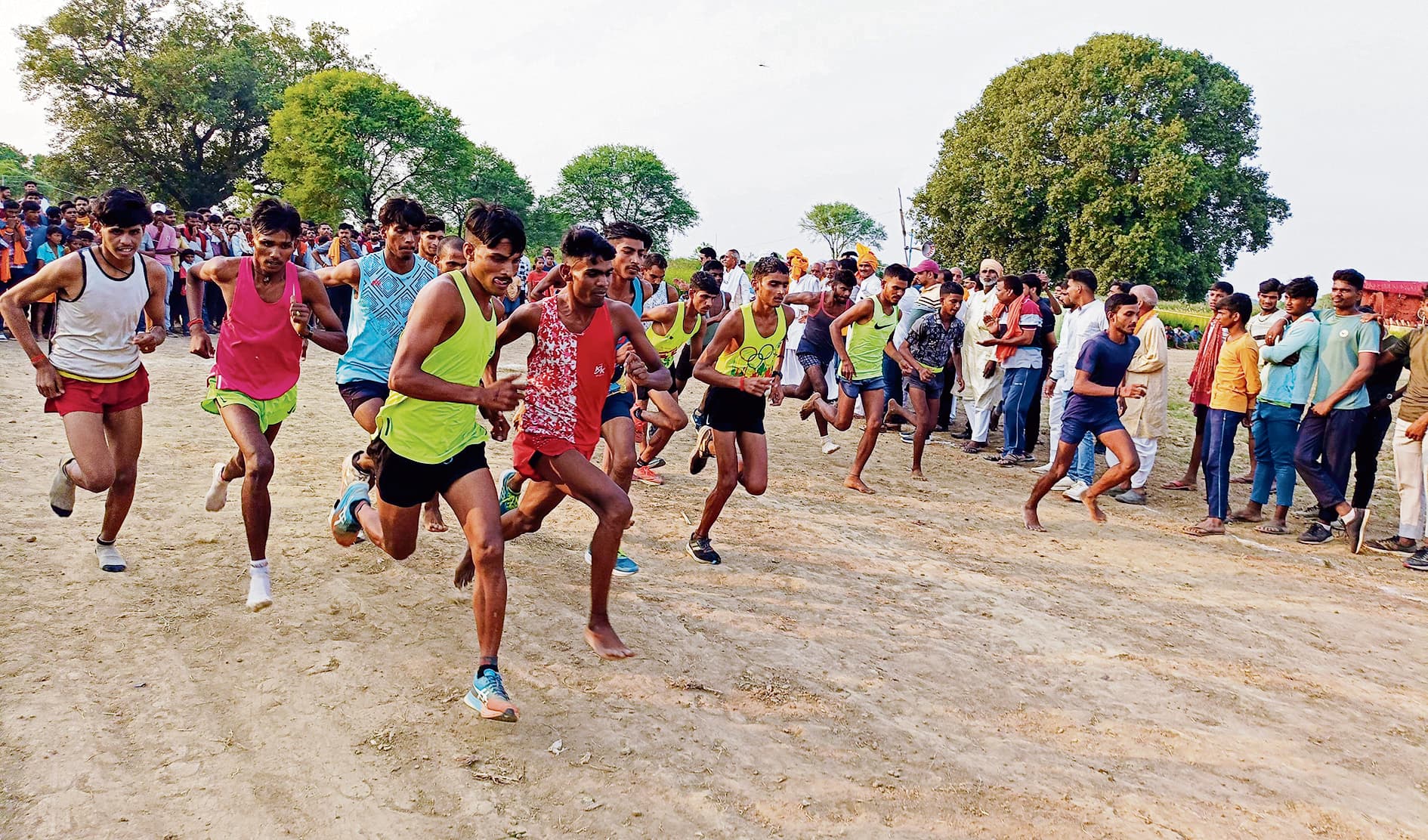 300 मीटर दौड़ में दीपक ने मारी बाजी