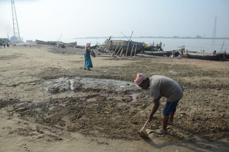 पटना के छठ घाटों  की तैयारी शुरू