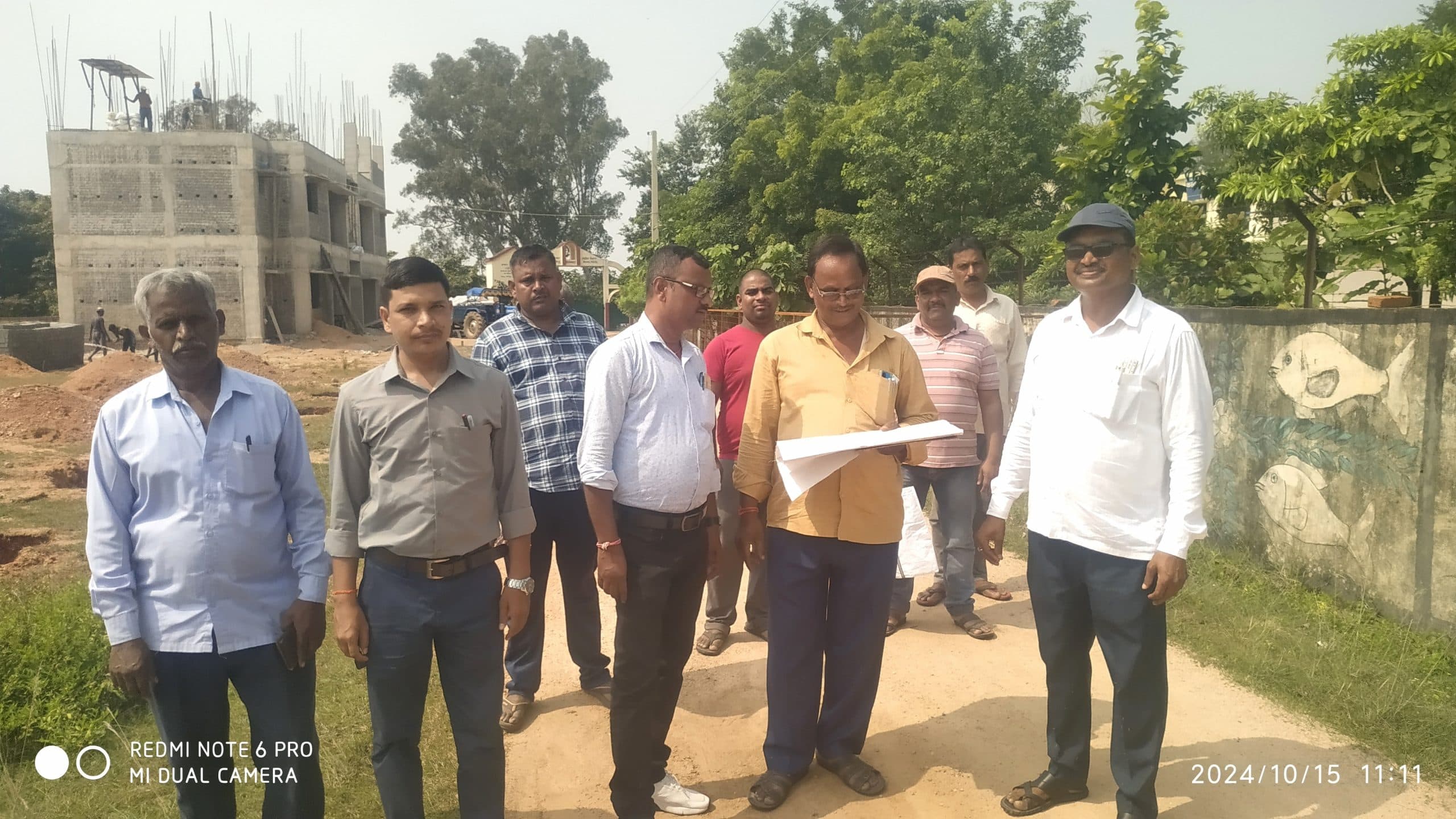 Giridih News: स्टेडियम के लिए चिह्नित जमीन पर विवाद गहराया, मापी में जुटे अंचलकर्मी