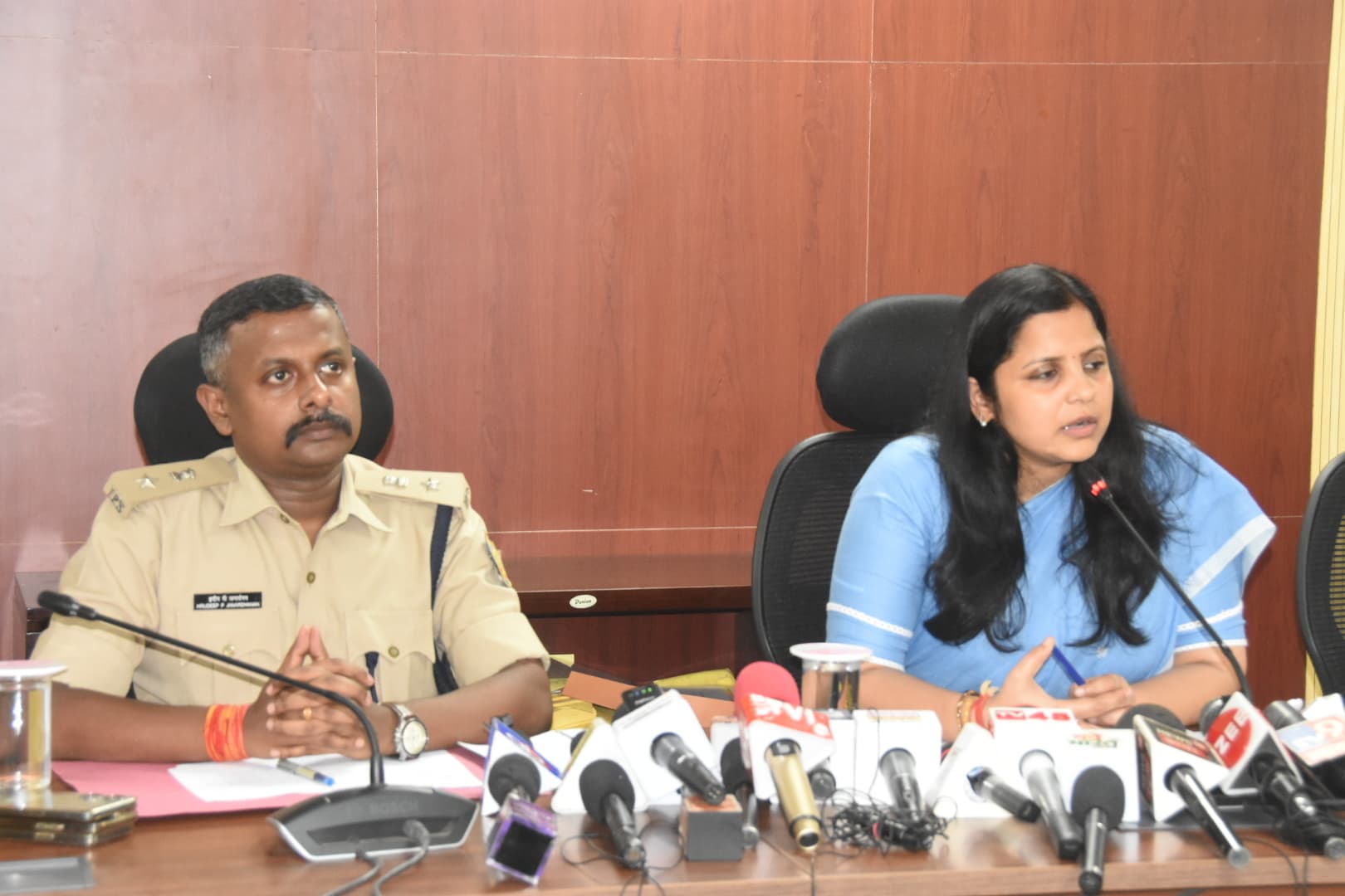 DHANBAD NEWS : नक्सल प्रभावित एवं वल्नरेबल बूथों पर केंद्रीय पुलिस बल रहेगा तैनात