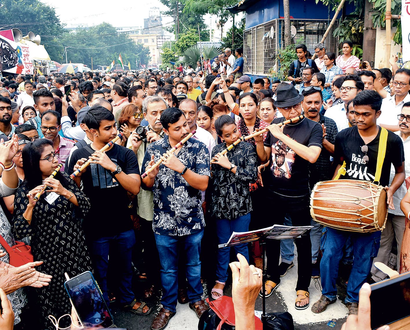 डॉक्टरों ने निकाला ‘द्रोह’ कार्निवल