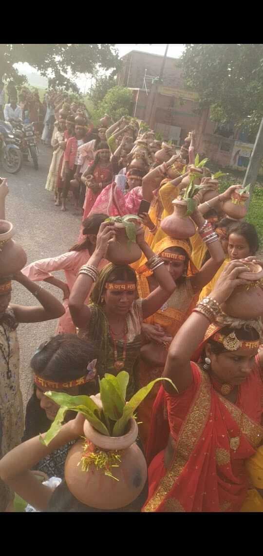 मां लक्ष्मी की प्राण प्रतिष्ठा को लेकर निकाली कलश यात्रा